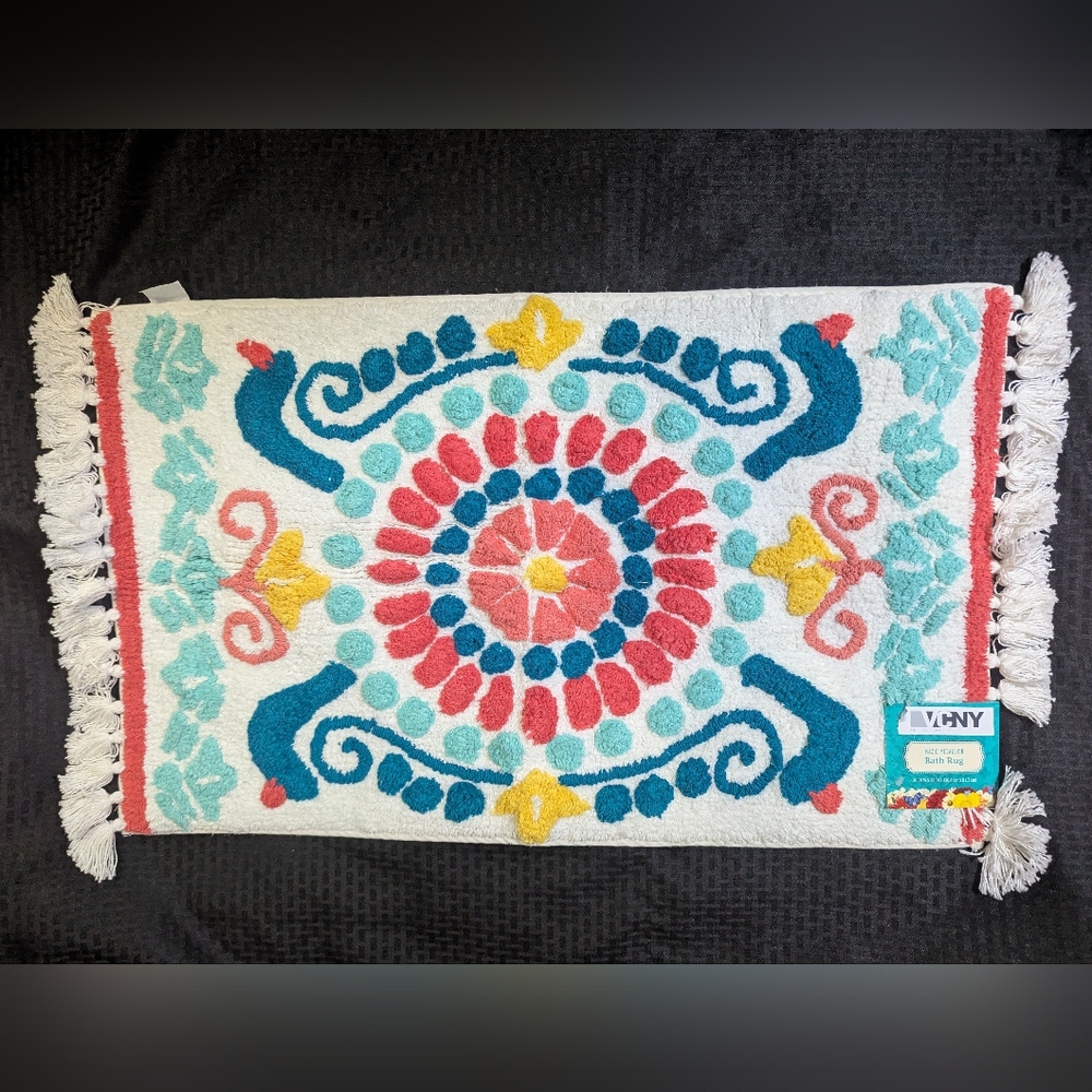 Pioneer Woman Mazie Medallion Tassel Arctic White Bath Rug. - Picture 4 of 5